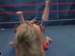 First-rate blondes fighting with each other